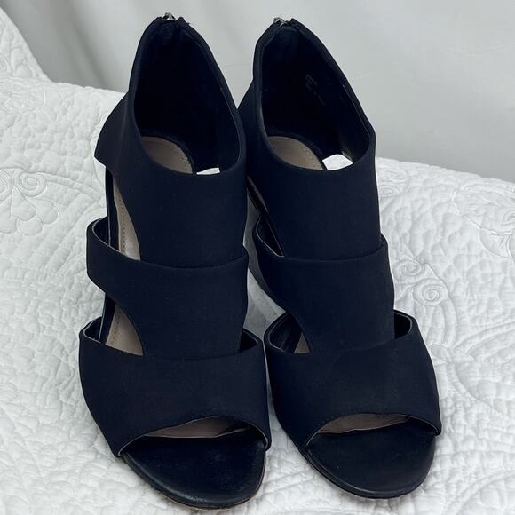 Donald J Pliner Womens 10 Black Wedge Heel Sandals Dressy Vacation Business - Picture 1 of 9